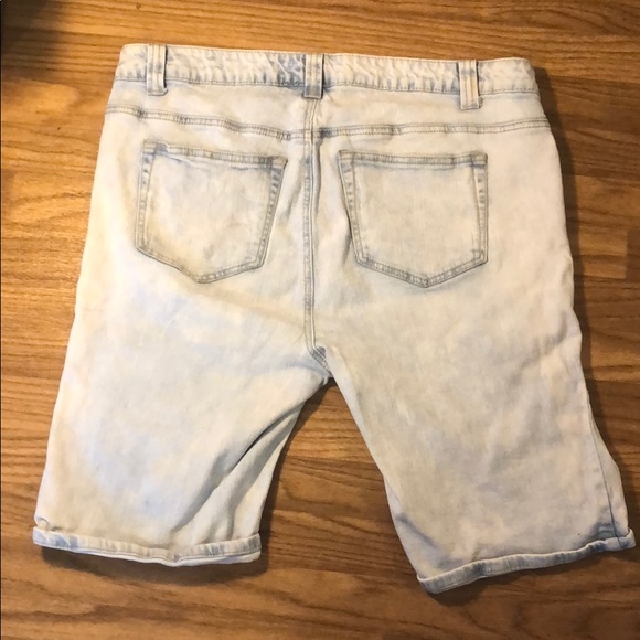Distressed Bermuda Shorts - Picture 3 of 4